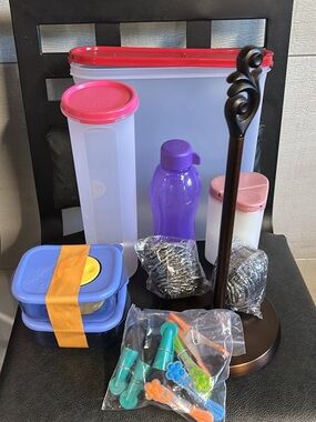 Assorted Tupperware and other Kitchen Containers & Bottle Set.